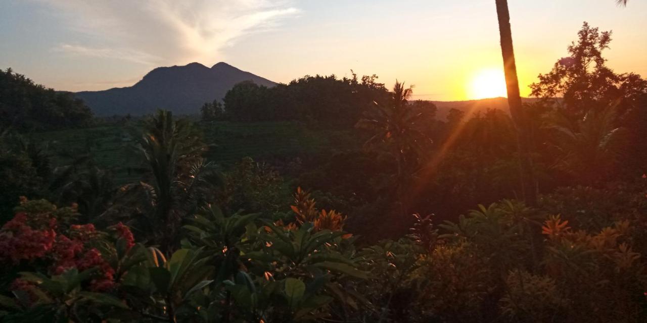 Pondok Lembah Dukuh Homestay Каранґасем Екстер'єр фото