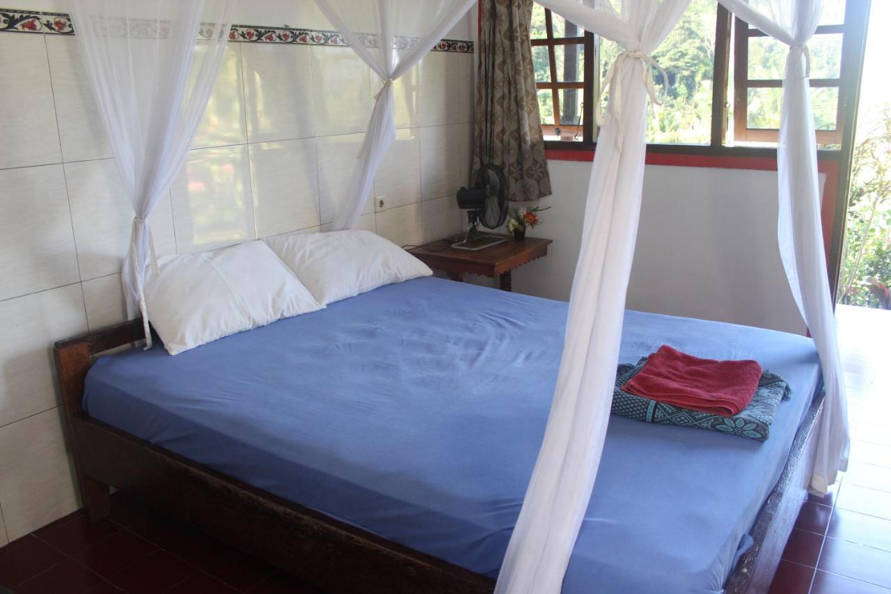 Pondok Lembah Dukuh Homestay Каранґасем Екстер'єр фото