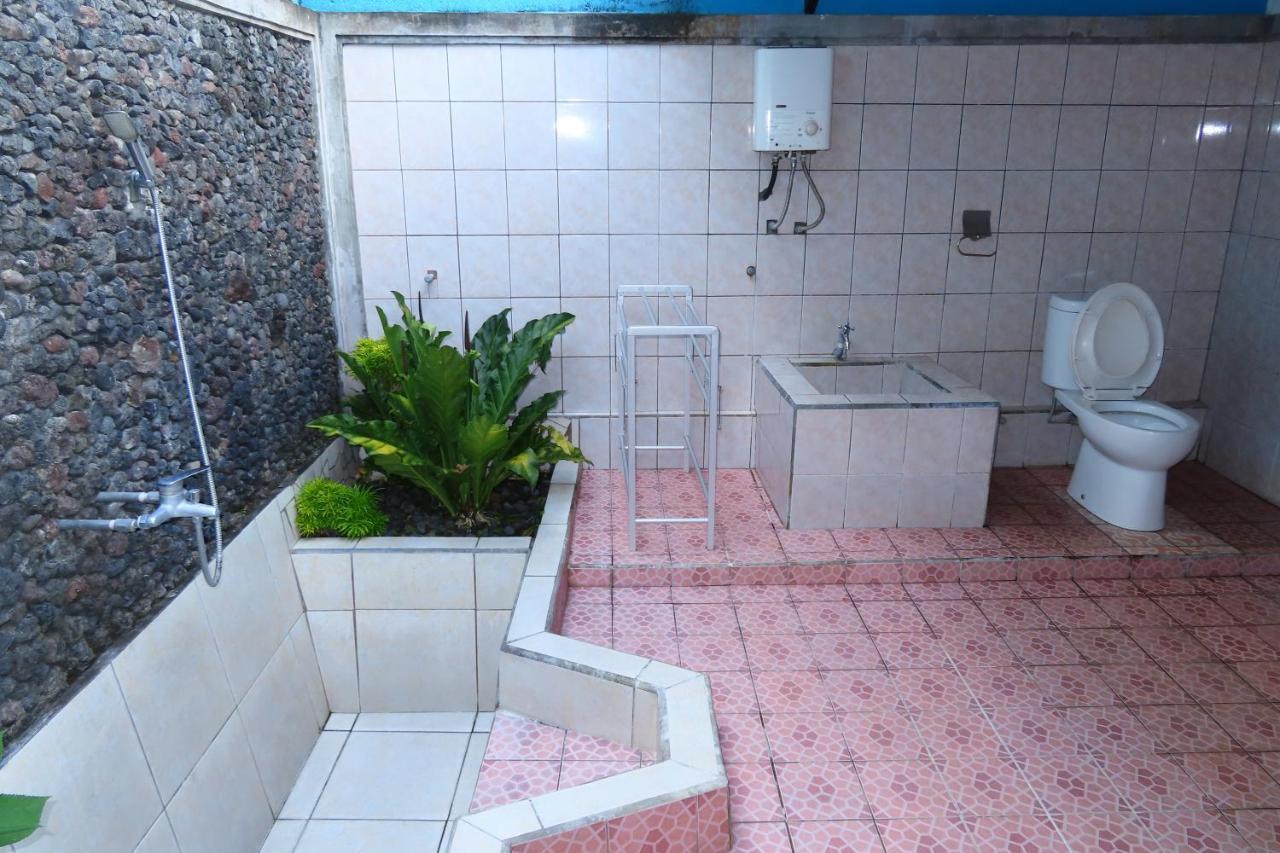 Pondok Lembah Dukuh Homestay Каранґасем Екстер'єр фото
