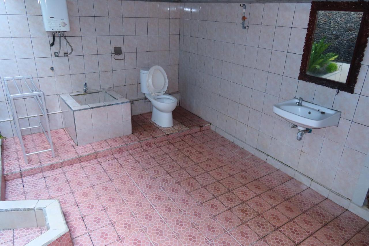Pondok Lembah Dukuh Homestay Каранґасем Екстер'єр фото